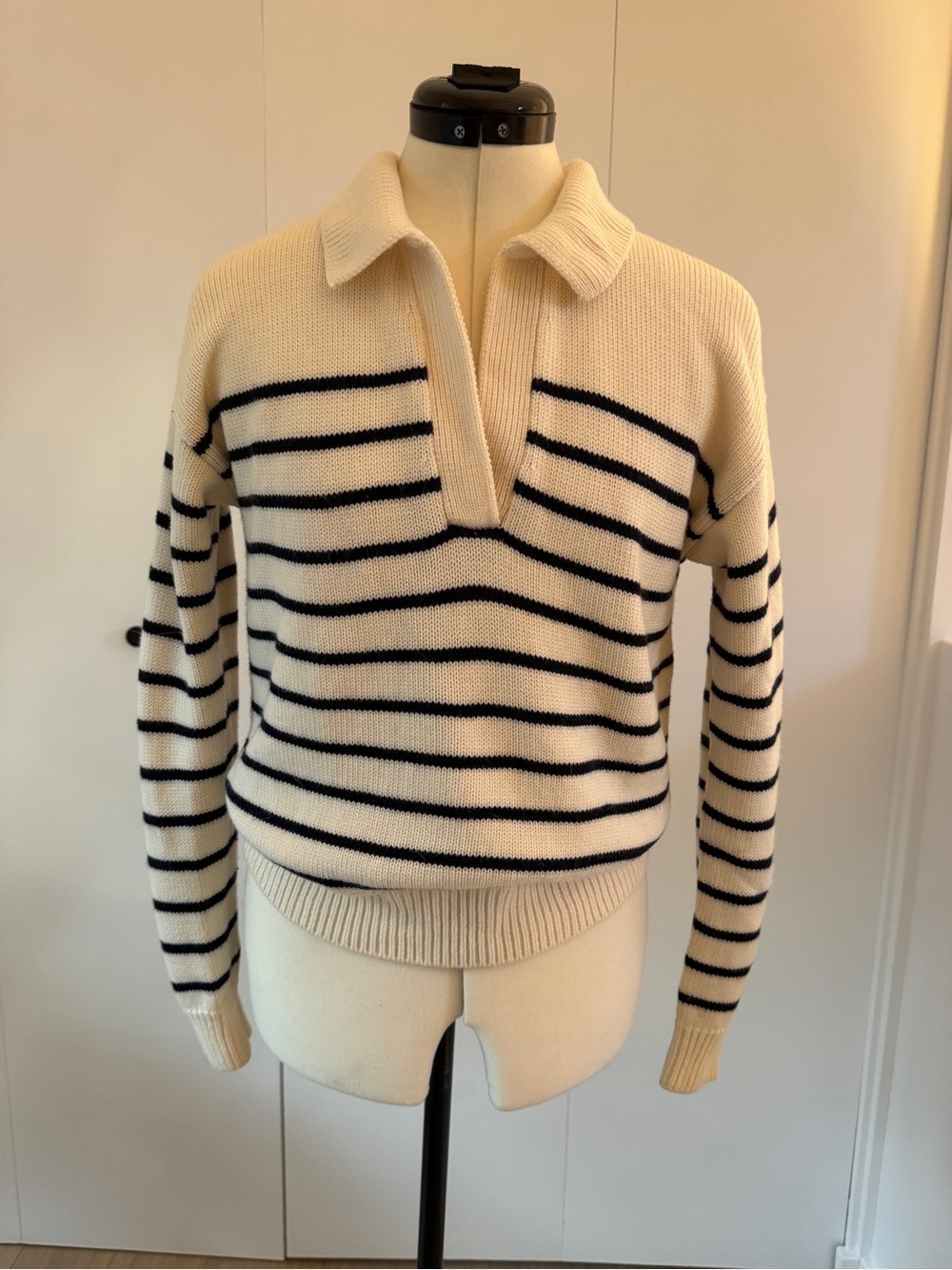 Wilfred Merino Wool Collared Sweater (Cream/Navy)